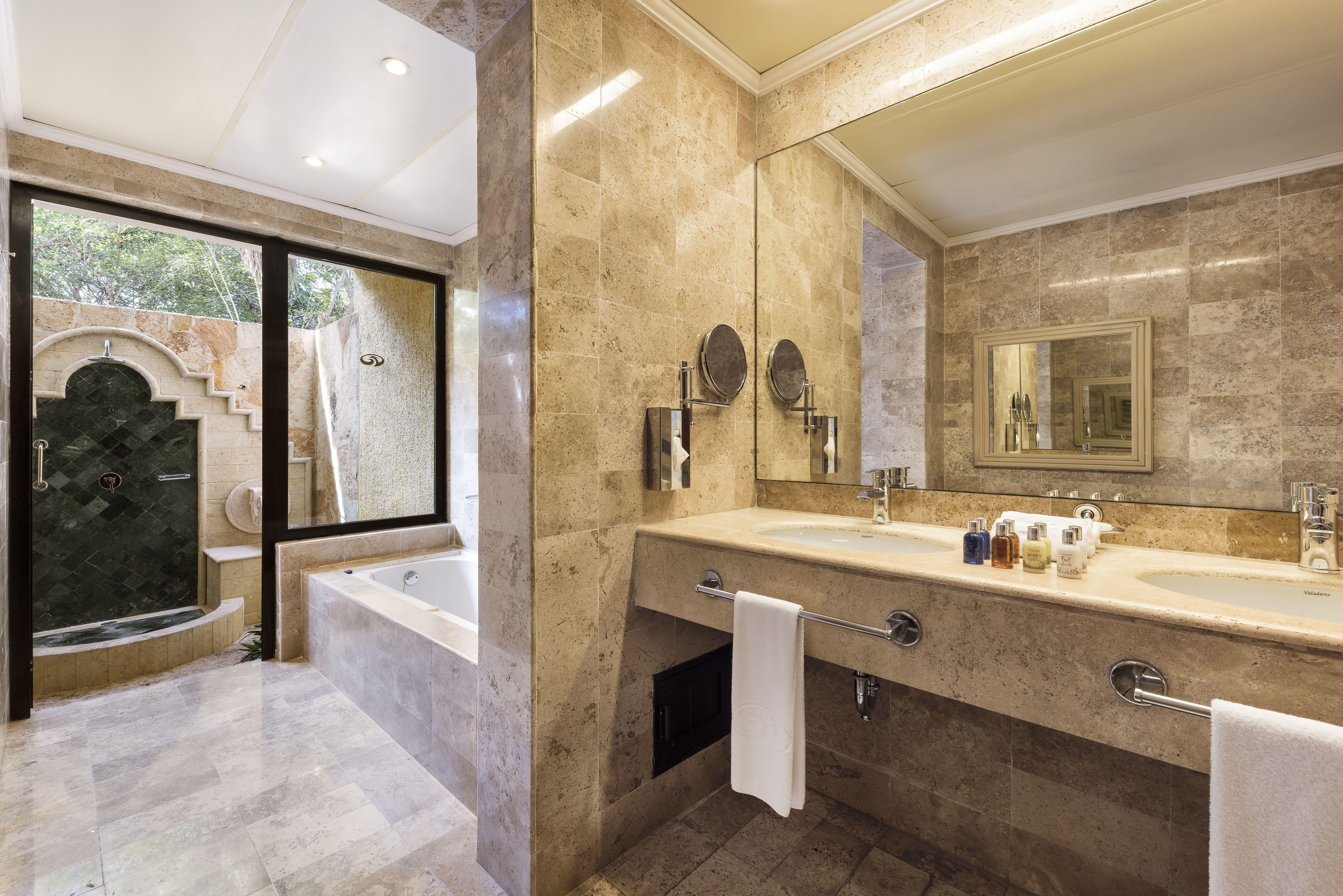 Grand Palladium Colonial &