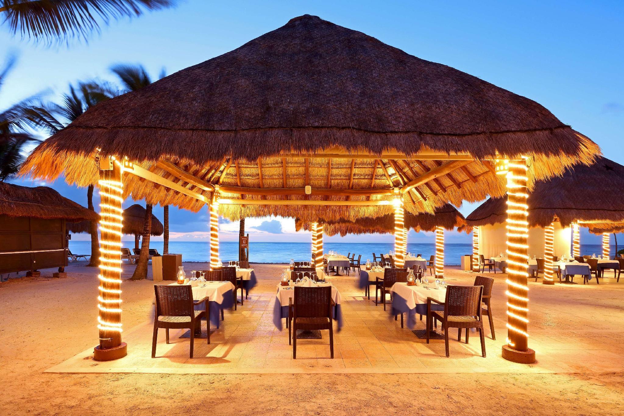 Grand Palladium Colonial &