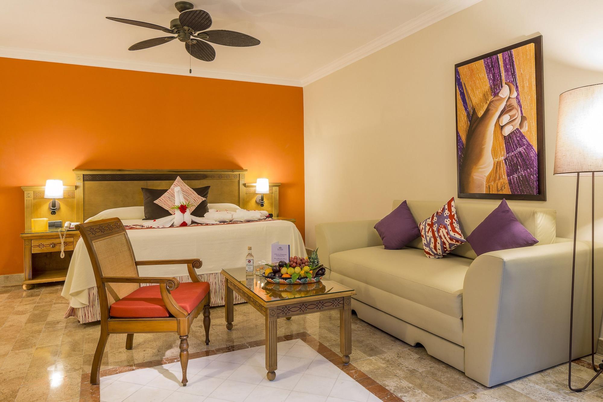 Grand Palladium Colonial & Resort