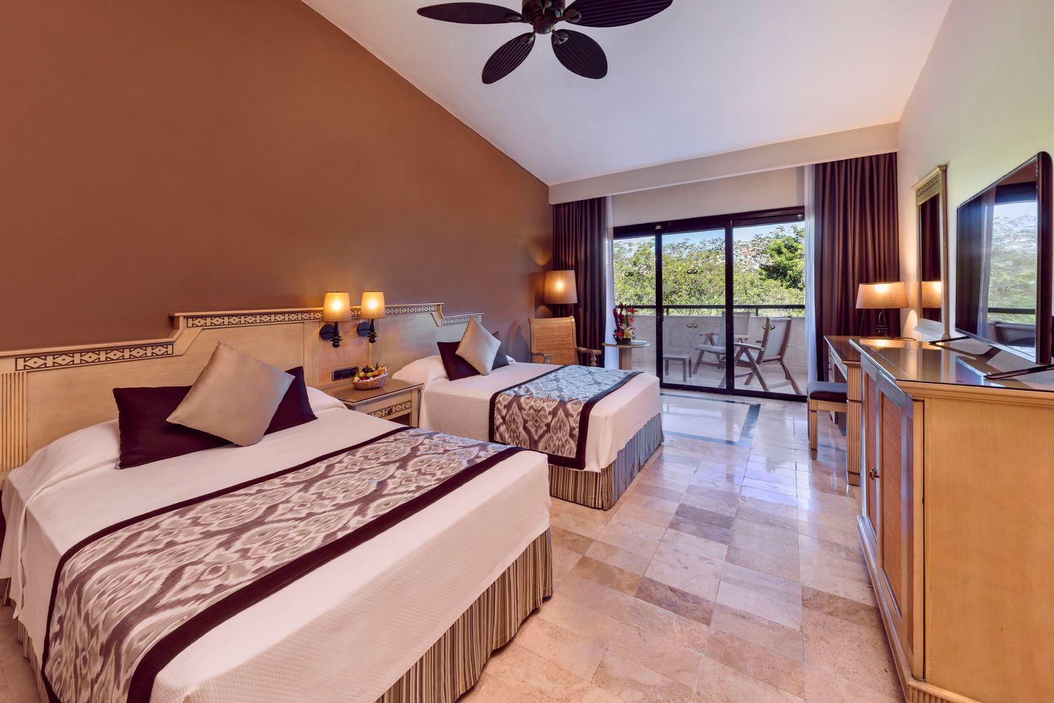 Grand Palladium Colonial &