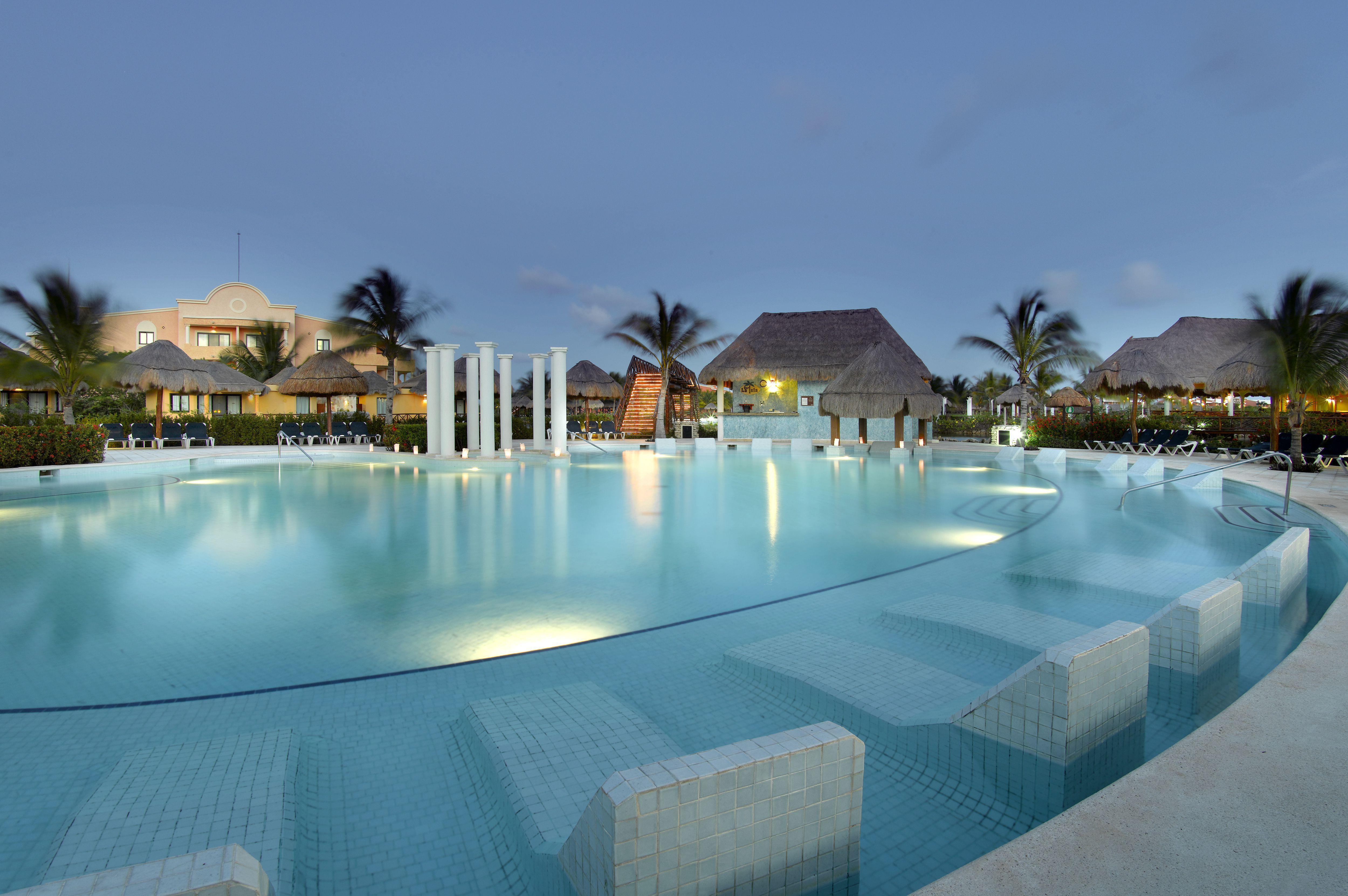 Grand Palladium Colonial &