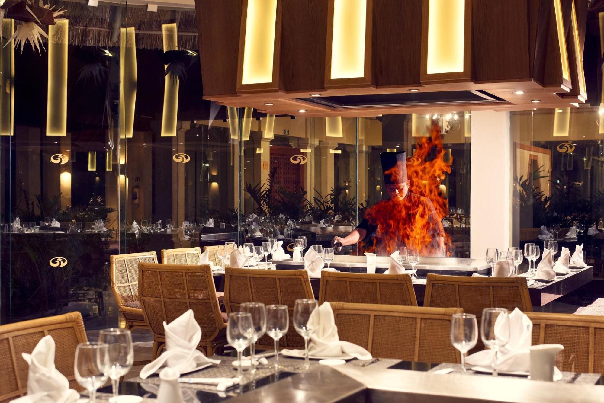 Grand Palladium Colonial &