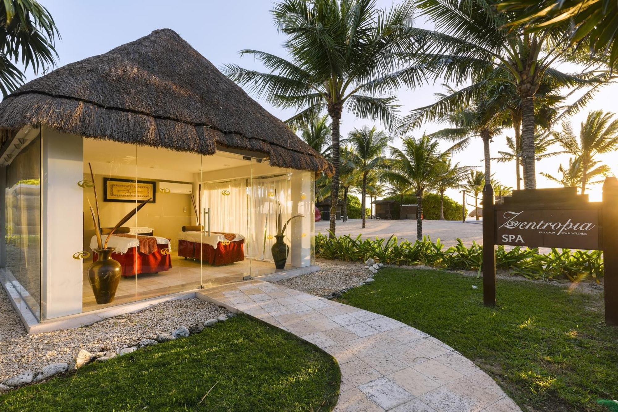 Grand Palladium Colonial & Resort