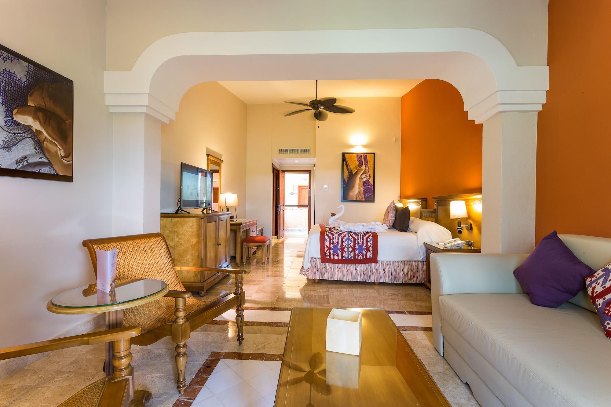 Grand Palladium Colonial & Resort 5*
